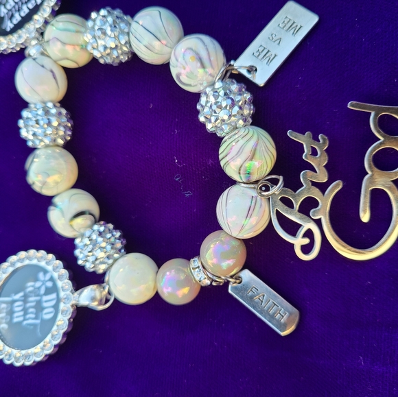 Beaded bracelet stack with inspirarion - Picture 5 of 11